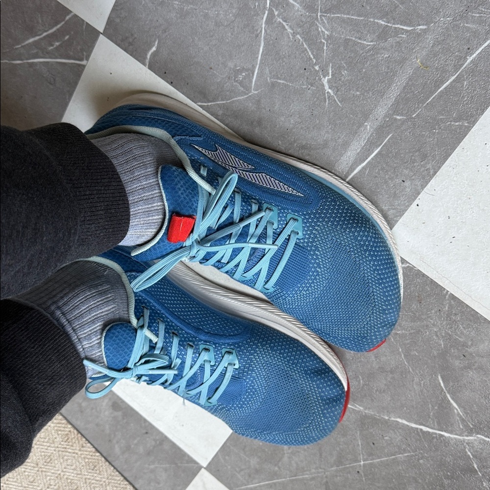 Altra escalante 0mm drop height running shoes
Bundle